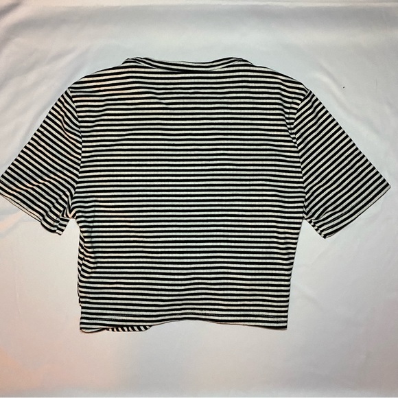Striped Ribbed Keyhole Cropped Tee - Picture 2 of 2
